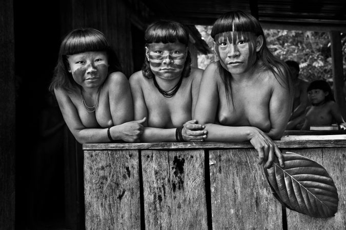 Junge Suruwahá-Frauen. Bundesstaat Amazonas, Brasilien