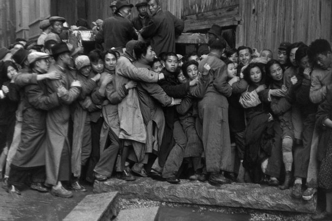 En fin de compte, les personnes dans la file d'attente espèrent toujours pouvoir acheter de l'or.