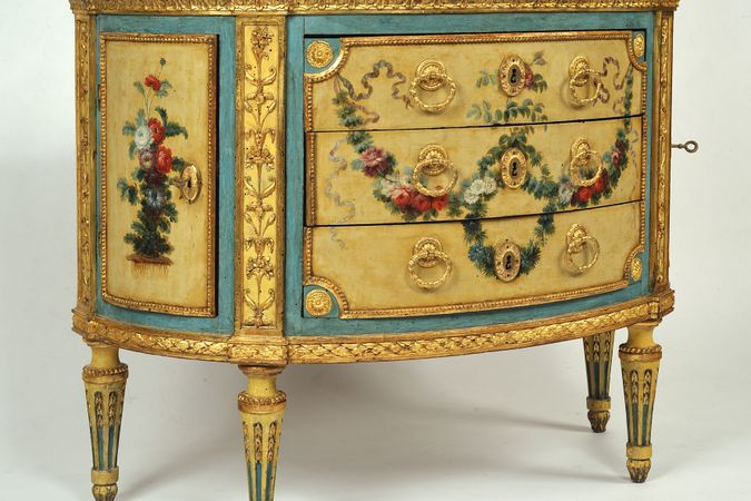 "Crescent" chest of drawers