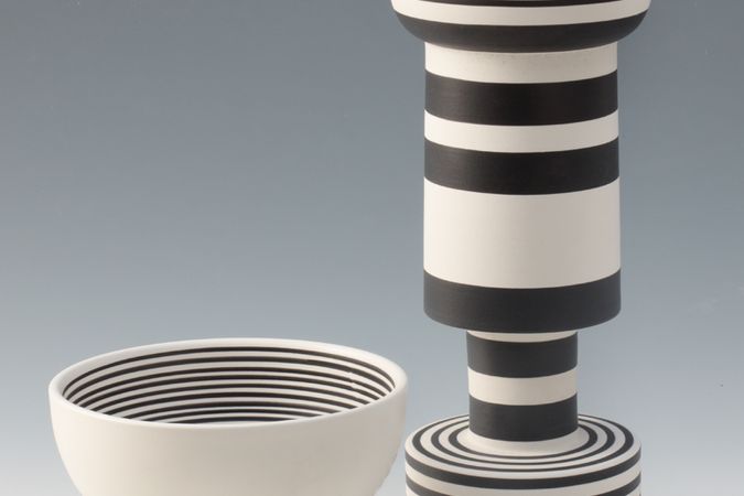 Vase und Ständer Weiß / Schwarze Serie