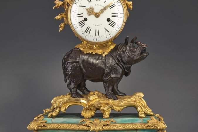 Horloge avec rhinocéros comme porteur