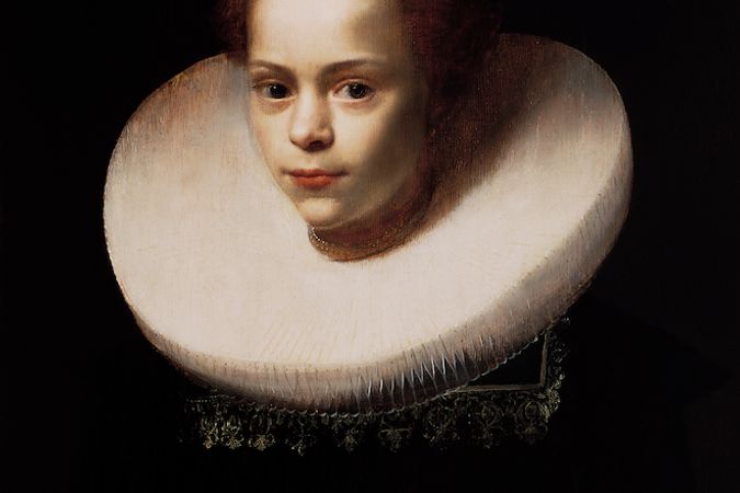 Portrait of a girl with a black dress and a large collar