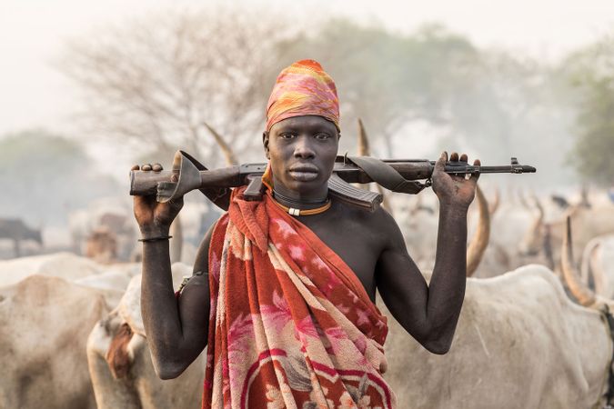 Hirte des Mundari-Stammes im Südsudan