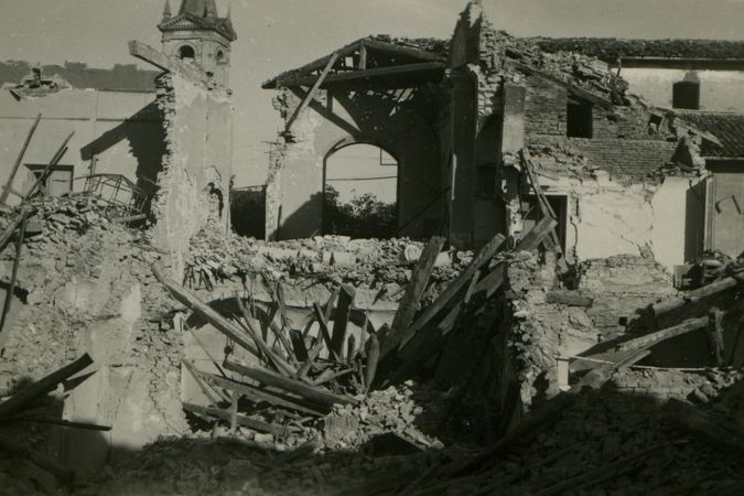 Das Museum nach dem Bombenangriff vom 13. Mai 1944