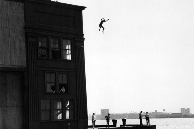 Chicos saltando al río Hudson