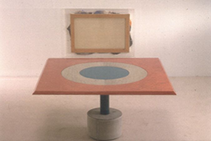 Geometrischer Tisch