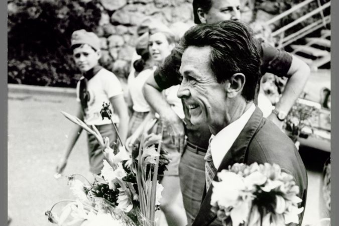 Enrico Berlinguer visits one of the pioneer camps in Crimea