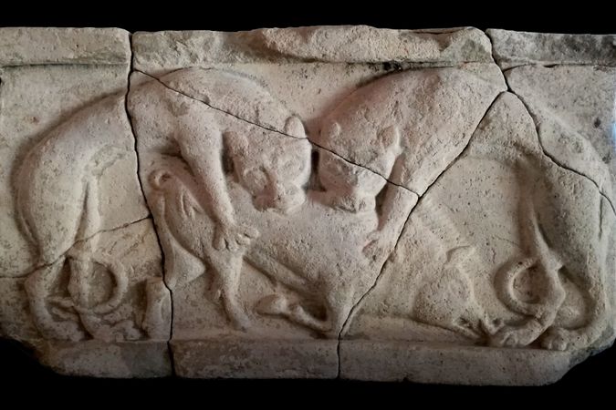 Arula mit Figurenschmuck aus Sibari, Fundort Stombi