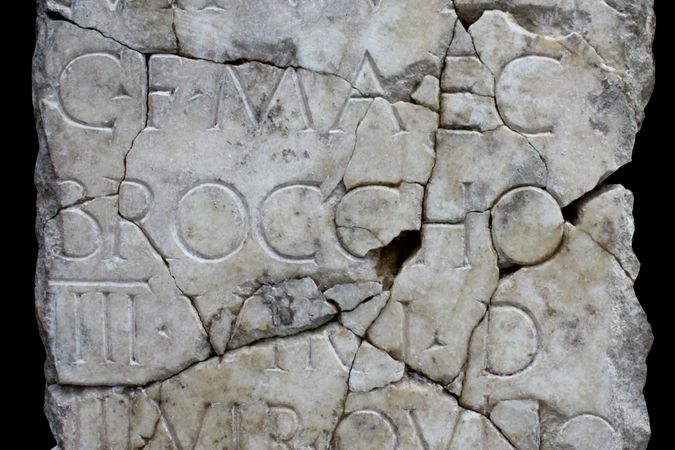 Fragmentarische Inschrift aus den Thermalbädern von Sibari, Parco del Cavallo