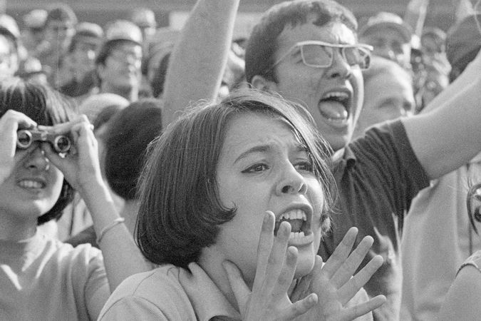 Des fans en délire au concert des Beatles au Vigorelli de Milan, le 24 juin 1965