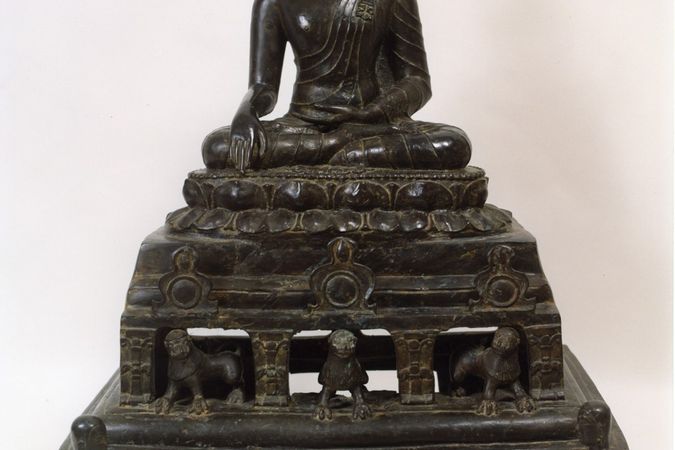 Shakyamuni Buddha auf dem Löwenthron