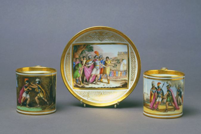 Serie de seis tazas con platillos decorados con temas romanos