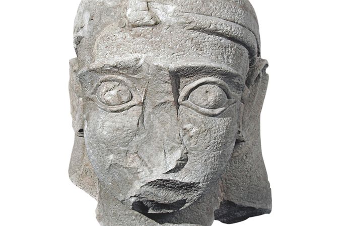 Cabeza de una estatua monumental de la dinastía lihyanite