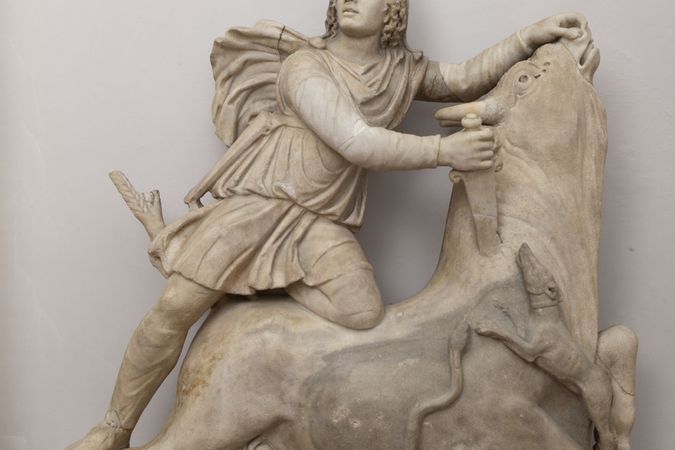 Hochrelief mit Mithras, der den Stier tötet