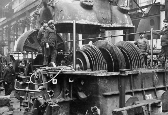 Lavorazione di una turbina navale 