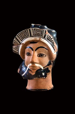 Cántaro (oinochoe) con la forma de la cabeza de Dionisio