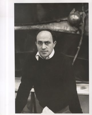 Arnaldo Pomodoro en el estudio de via Lamarmora
