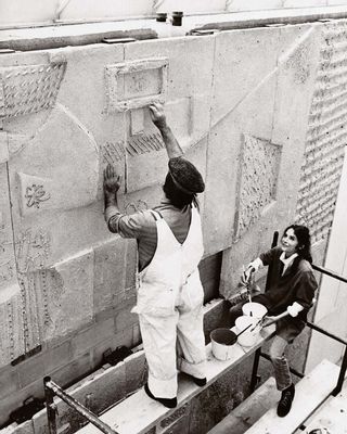 Assisted by his daughter Claire, during the installation at the Science Building of Harvard University