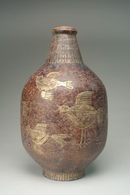 Lamp base with engraved and scratched birds