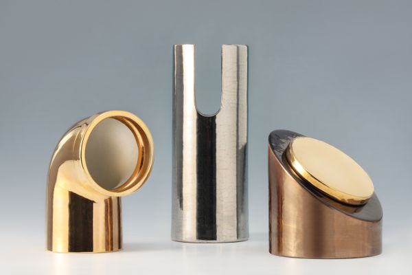 Aschenbecher aus der Tubi-Serie, Vase aus der Accessories-Serie und Box aus der Oblique-Serie