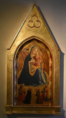 Virgen de la humildad, Santos Juan Bautista y Pablo y el encuentro de Santos Domingo y Francisco; en el marco, catorce serafines