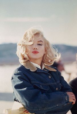 Marilyn Monroe in der Wüste von Nevada