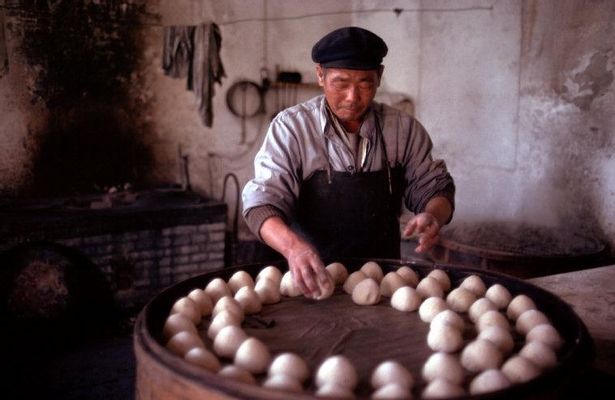 Making steamed buns