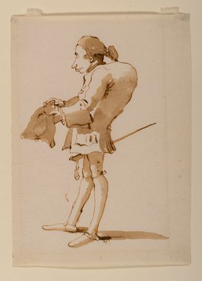 Caricatura di uomo gobbo in piedi e di profilo, con tricorno in mano e spada