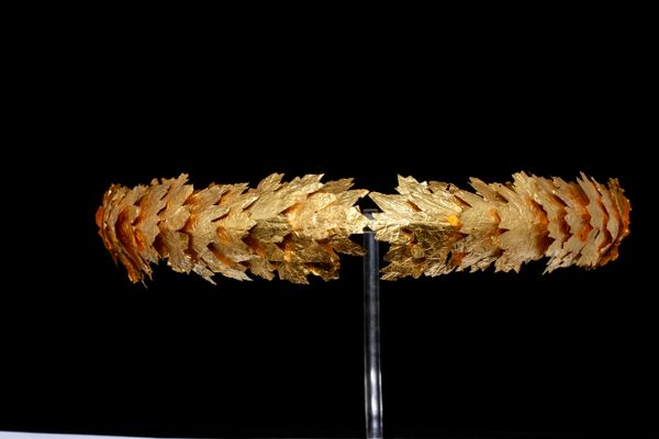 Funerary wreath with oak leaves