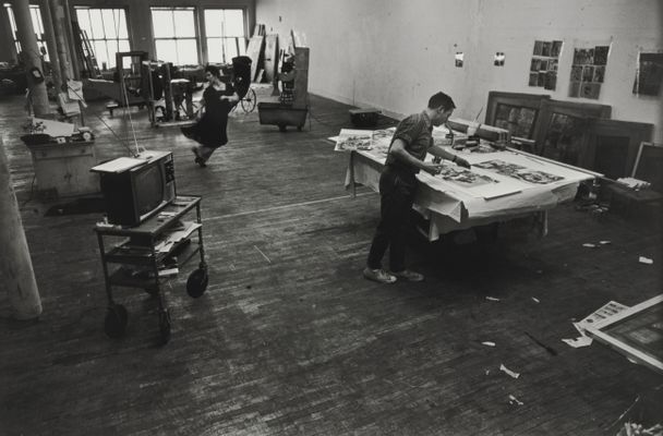 Robert Rauschenberg dans son atelier
