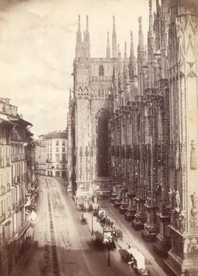Vista del lado sur de la Catedral de Milán