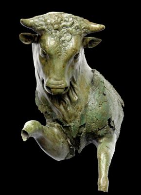 Estatua de un toro cozzante de Sibari, en la Casa Blanca