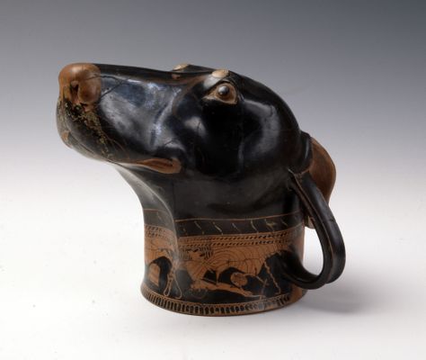  Rhyton en forme de tête de chien, terre cuite