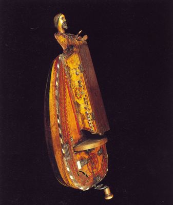 Vielle à roue en bois sculpté et décoré