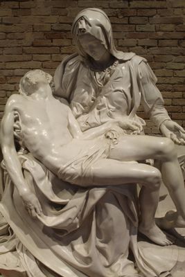  Pietà von St. Peter