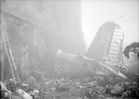 Tragedia de Superga: los restos del avión en el que viajaban los jugadores del Grande Torino, 5 y 6 de mayo de 1949
