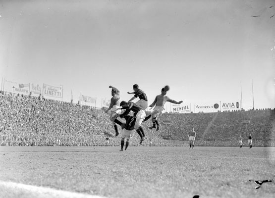 Milan v Napoli: particular action by Hasse Jeppson, Franco Pedroni, Celso Posio, Francesco Zagatti and Arturo Silvestri