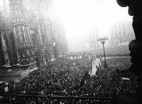 Solemne funeral por las víctimas de Piazza Fontana