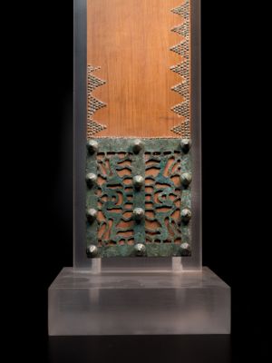 Bronzegürtel mit animalischen Motiven aus dem Frauengrab 115