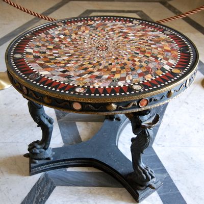 Coffee table in Herculaneum style