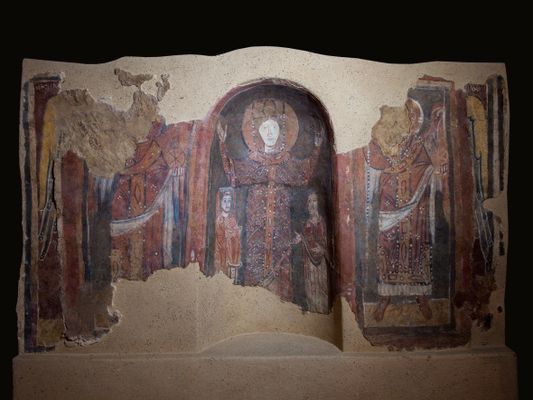 Fresque représentant la Vierge et la Reine en prière avec deux offrants et des anges