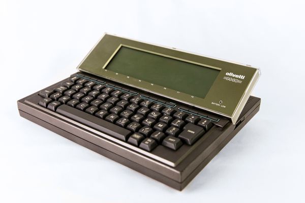 M10 - primera computadora portátil