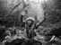 Der Schamane der Yanomami unterhält sich vor dem Aufstieg zum Berg Pico da Neblina mit den Geistern. Bundesstaat Amazonas, Brasilien