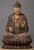 Bodhisattva sitzt im umgekehrten Vitarkamudrā