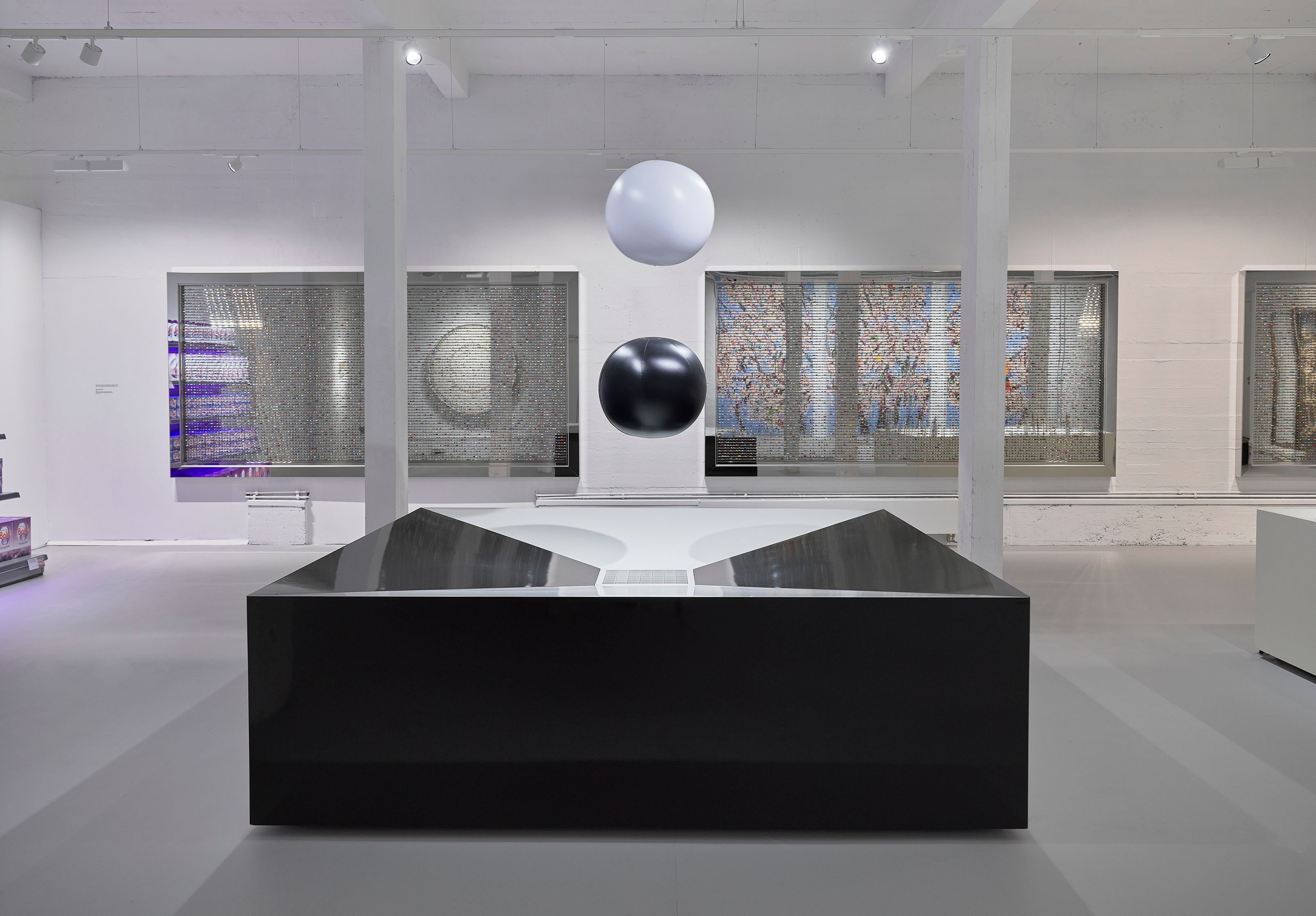 Damien Hirst - The Weight of Things, Exhibition MUCA Museum of Urban ...