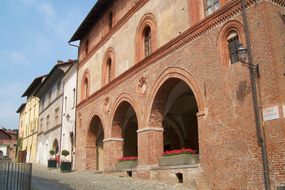 Altes Rathaus und Olivero Art Gallery