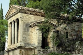 Petit temple sur le Clitunno