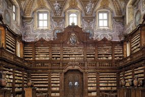 Bibliothek und monumentaler Komplex der Girolamini