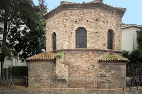 Arianisches Baptisterium