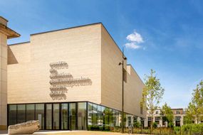 Centre de création contemporaine Olivier-Debré